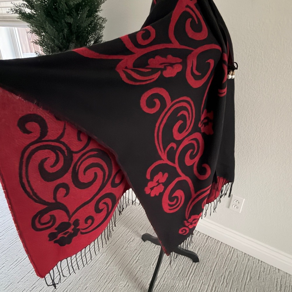 Marc New York‎ Reversible Poncho Women One Size Black Red Floral Scroll Wrap - Picture 4 of 11